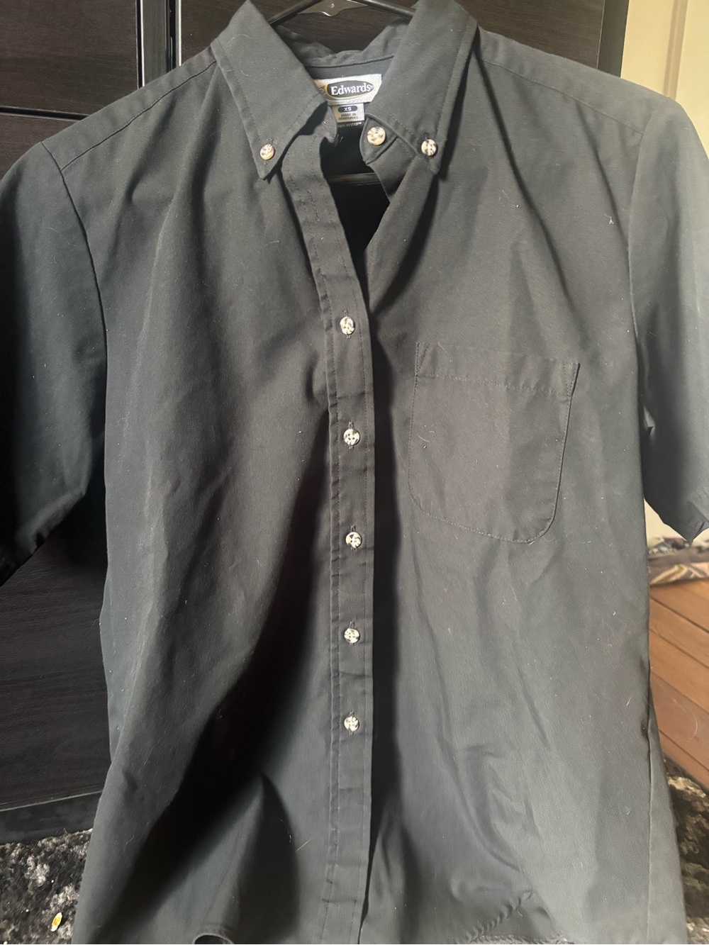 Edwards Men's Black Short-Sleeve Button-Down Shirt with Chest Pocket